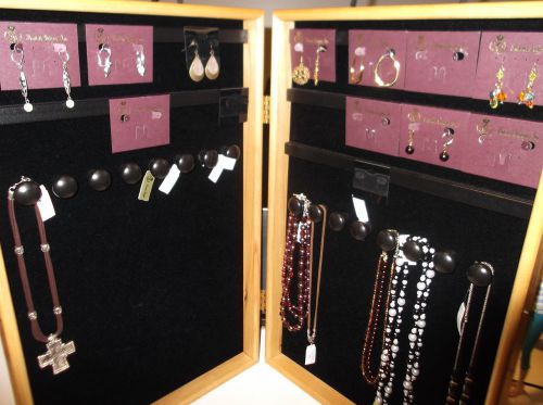 Showcases to Go Jewelry Display Case