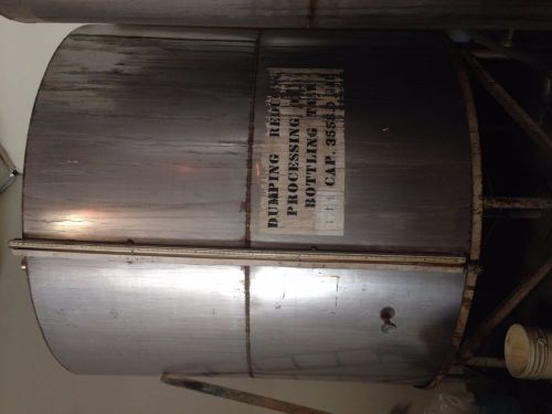Stainless steel vertical tanks 3550 gallon and 2350 gallon, with mixers. for sale