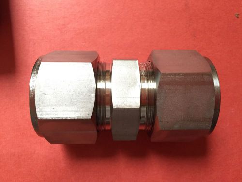 NEW Swagelok SS-2000-1-20 Male Connection 1-1/4 Tube x 1-1/4 Male Pipe Fitting