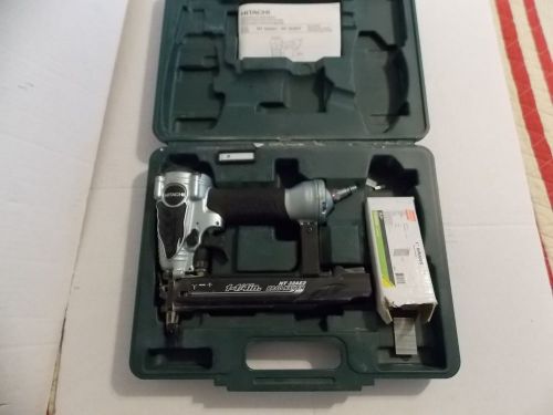 Hitachi Plastic Carrying Case And Hitachi NT32AE2 1 1/4&#034; Brad Nailer