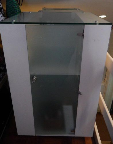 Retail Jewelry Display Case PICK UP ONLY IN FRANKENMUTH, MI