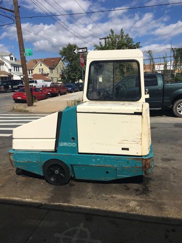 TENNANT SWEEPER MODEL 6500