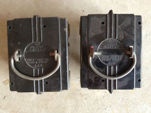 Two (2) Pull Out Fuse Holder AND Four (4) Fuses