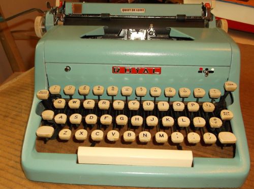 Royal  1950s Turquoise Blue Royal Quiet de Luxe Portable Manual Typewriter
