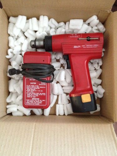 Milwaukee 3/8&#034; Drill / Driver 9.6V w/Battery Charger DEAD-Battery Used but Works