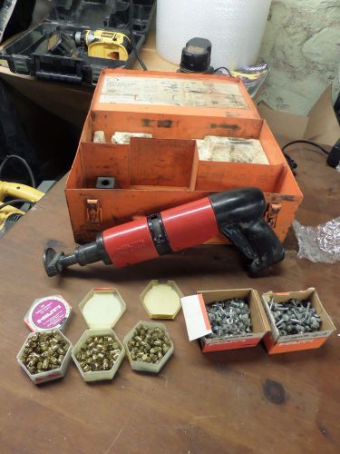 HILTI DX400 .27 CAL POWDER ACTUATED FASTENER,IN A RAMSET METAL CASE WITH EXTRA