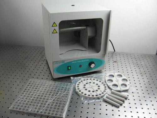 G113901 Labnet I5110 Mini Incubator w/H5500 Mini Labroller