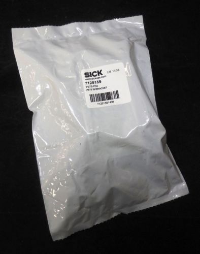 Sick reflector with mounting bracket 7125159, screw on mount type, round for sale
