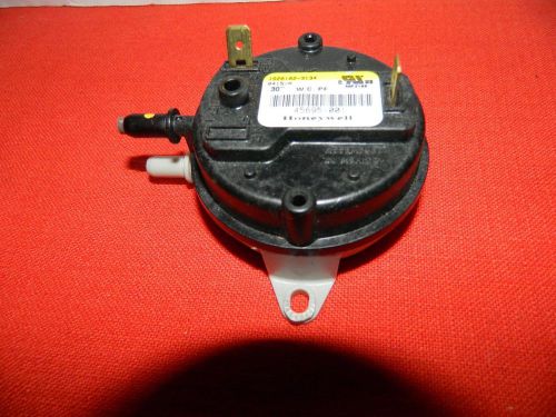 2 PORT ARMSTRONG AIR EASE PRESSURE SWITCH .30&#034;WC 45695-001 IS2012-3134