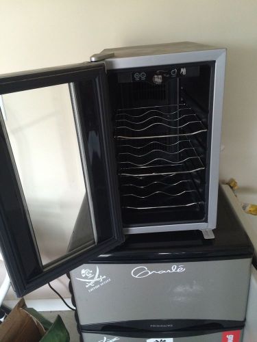 Cuisinart CWC-800 Wine Cooler Refrigerator