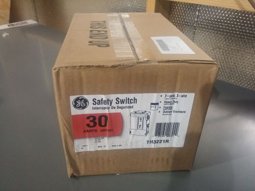 GE Heavy Duty Switch TH3221R  2 Pole 3 Wire 30 A Model 10 Fusible 3R Enclosure
