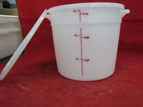 Cambro Lot: 1 Qt, 2-2 Qt., 6 Qt. and 2-8Qt. Round Containers with lids
