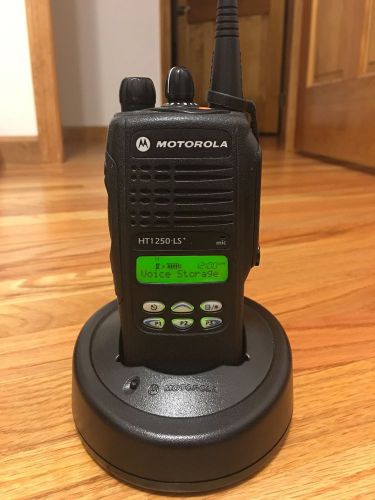 Motorola HT1250LS+ UHF 450-527mhz AAH25SDH9DP7AN 32Ch Antenna Batt + New Charger