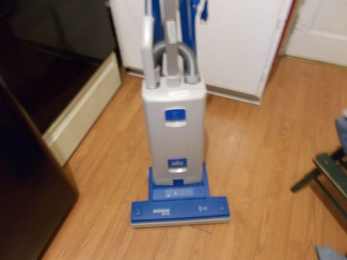 Windsor Sensor XP 18 Commercial Upright Vacuum Cleaner 18&#034; auto height