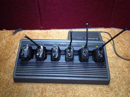 Motorola Multi Unit Charger HTN9005D WITH 6 RADIO AAH38RDC9AA3AN