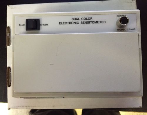 Nuclear Associates Victoreen Dual Color Electronic Sensitometer Model 07-417