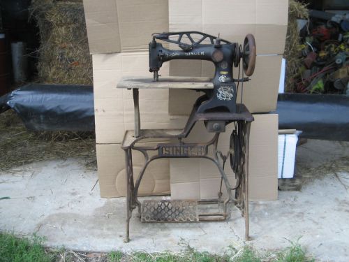 Singer model 29 - 4 leather sewing machine w/x needles bobbins industrial for sale