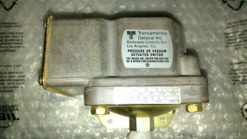 Barksdale Pressure or Vacuum Actuated Switch D2T-M80SS NEW