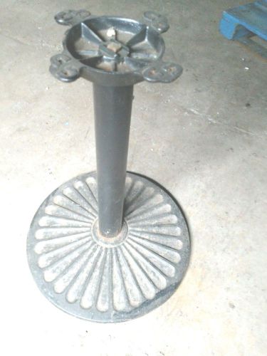 5 IRON SCALLOPED TABLE BASES CAFE RESTAURANT 28&#034;