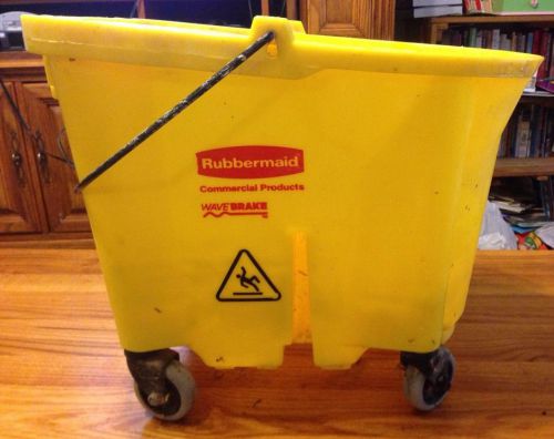RUBBERMAID COMMERCIAL 90-7680-A1 ROLLING MOP BUCKET WITH WRINGER GUC &amp; SHIP FREE