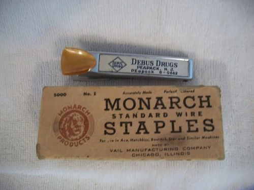 VINTAGE MONARCH STANDARD WIRE STAPLES - No 1 WITH STAPLES &amp; DEBUS DRUG STAPLER