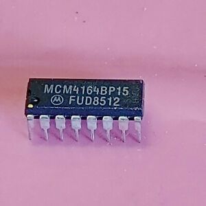MCM4116BP-15 MOTOROLA 16 PIN DIP 16Kx1 DRAM