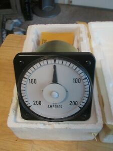 Meter Master YE/ Panel Meter 4.25&#034; x 4.25&#034; DC AMPERES 200-0-200 - NEW/Old Stock!