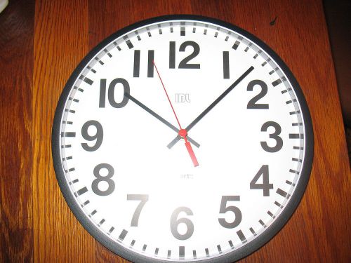 IDL Quartz 13&#039; round wall clock/shop clock