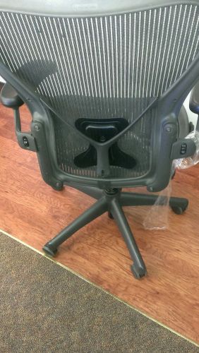Herman Miller Aeron Armchair Chair Size &#034;C&#034; for large in Black/Graphite, Refurb