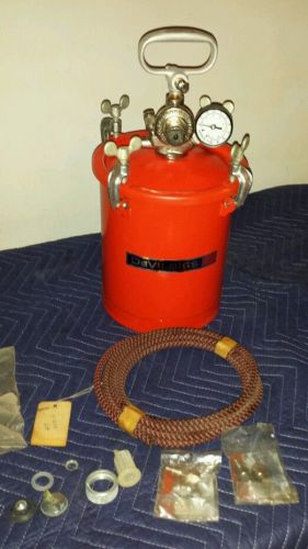 New devilbiss  pressure tank 2 gal paint pot w/ hose + fittings painting for sale