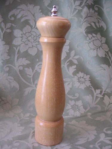NICE Mr Dudley Pepper Mill 10 1/4 inches tall Solid Light Wood very good cond.