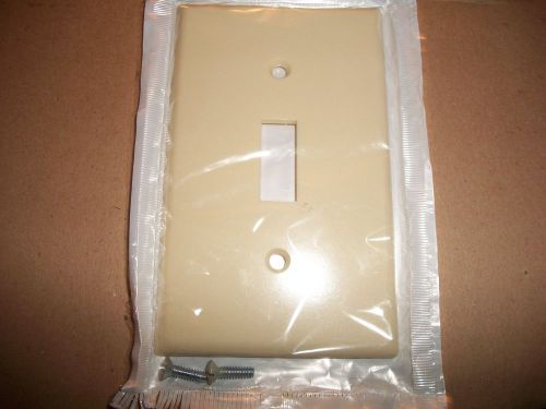 Leviton 86001 Receptacle Wall Plate Thermoplastic ivory 262B Coverpte-H9R-1E9