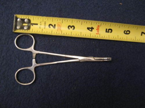A Piece of Hemostat 5 inch Forceps Curved Surgical Dental VETERINARY INSTRUMENT