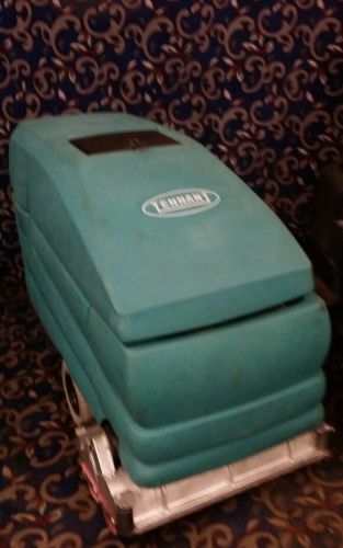 Tennant 5700 floor sweeper scrubber with low hours