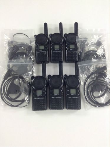 Motorola CLS1110 5-Mile 1-Channel UHF 2-Way Radio Fair Condition 6 w/earpieces