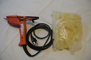 New 3M Polygun LT 150 Watts Hot Melt Glue Applicator w/112 - 2&#034;x5/8&#034; Glue Sticks