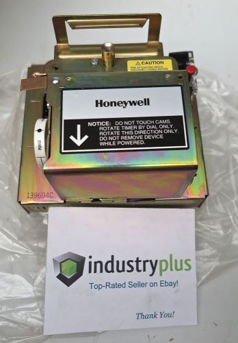 Honeywell R4140M 1038 FSG Programmer 120v Control Flame Safeguard Free Shipping