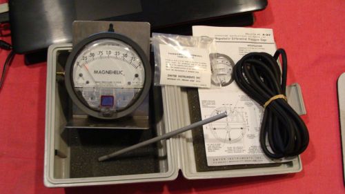 DWYER MAGNEHELIC DIFFERENTIAL PRESSURE GAGE INCHES OF WATER 2002 IN CASE