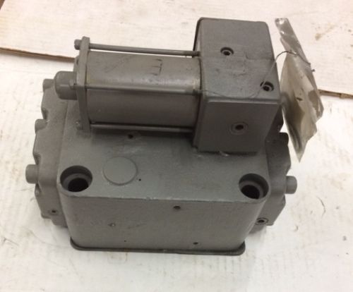 Racine hydraulic flow control valve 1&#034; @ 65 g.p.m. for sale