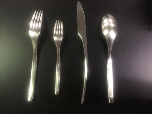 119 pieces: Oneida Commercial Grade 18/10 Stainless Luxury Flatware