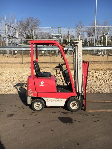 Compact toyota 3fgl9 2000lb pneumatic tire forklift lift truck for sale
