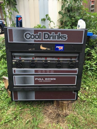 Vintage Soda Vending Machine Refreshments Cold Drinks Works W/ Keys !!