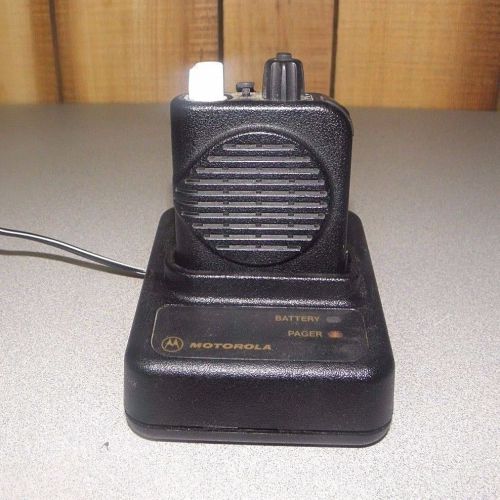 Motorola Minitor IV A04KUS9238AC UHF Stored Voice Pager with Charger