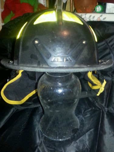 Cairns fire helmet 1044