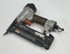 Porter Cable BN200SB 18-Gauge Pneumatic Brad Nailer - Nice!