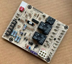 LENNOX Armstrong  R40403-003 Furnace Control Board  1138-100 1138-83-1002A