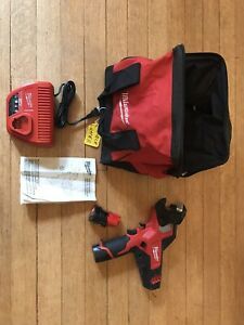 Milwaukee M12 600 MCM Cable Cutter - 2472-20