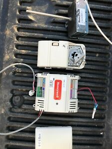 Honeywell CVB4022AS-VAV1 Configurable VAV Controller w/Actuator Tstat and DAT