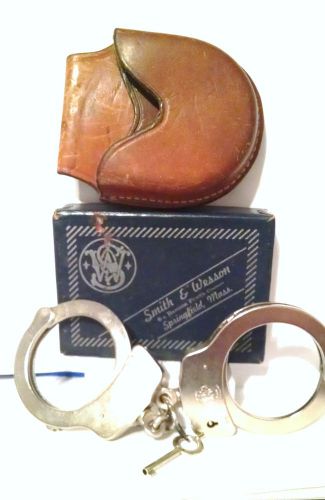 4pc VINTAGE SMITH WESSON HANDCUFFS w Key Belt Holder Original Box Springfield