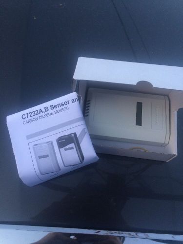C7232a1008 co2 sensor/ controller New In Box
